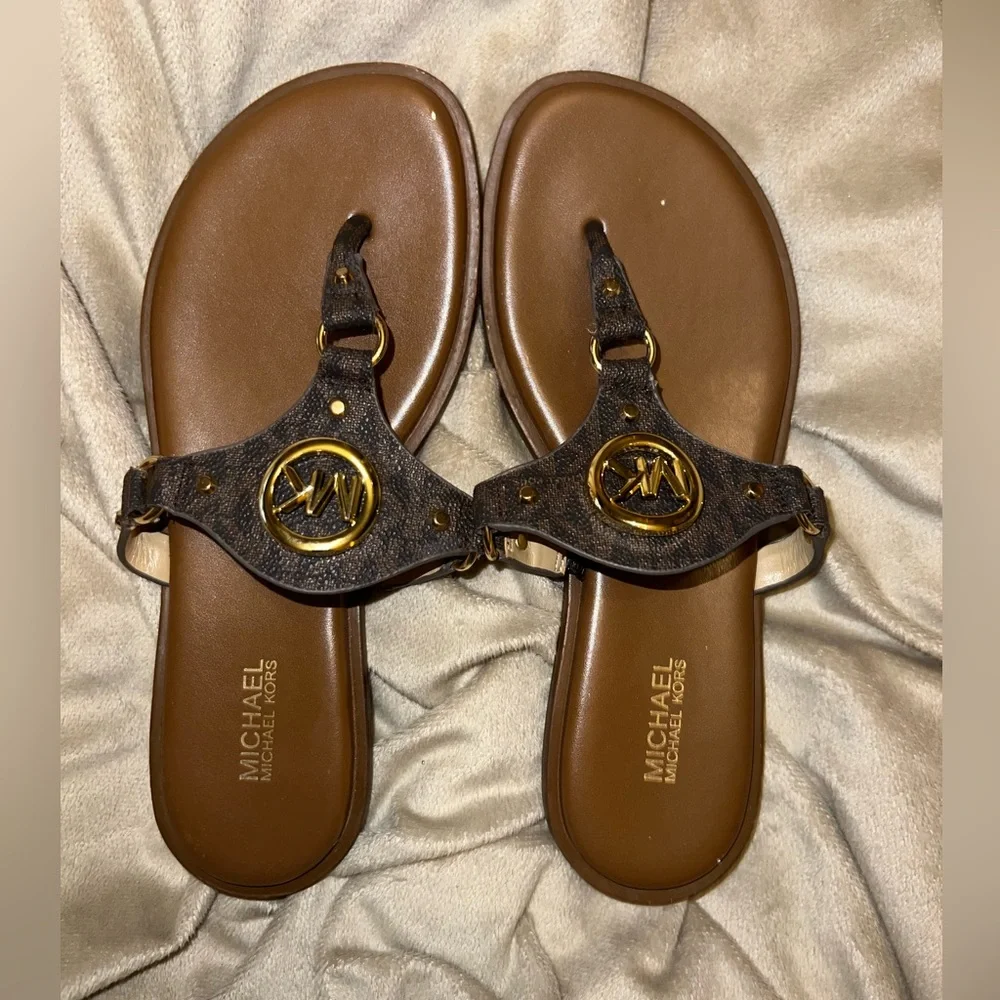 Michael Kors Brown Thong Leather Gold MK Flip Flops, size 5.5 - Picture 3 of 4